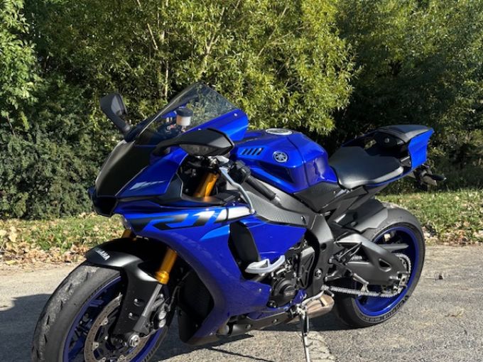 YAMAHA YZF 1000 R1 4