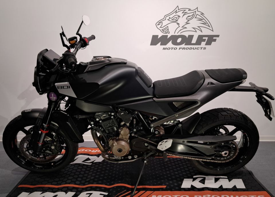 HUSQVARNA SVARTPILEN 801 4