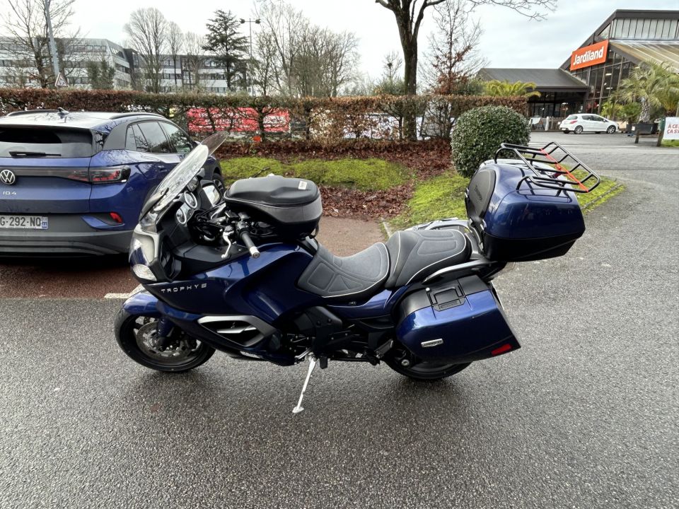 TRIUMPH Trophy SE 4
