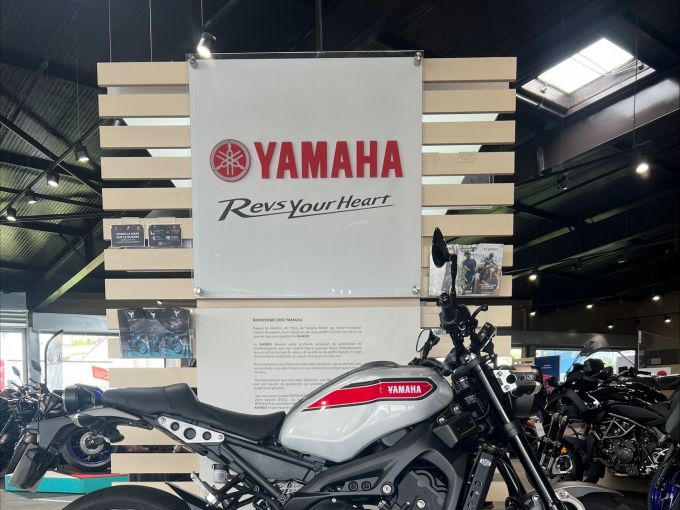 YAMAHA XSR 900 4