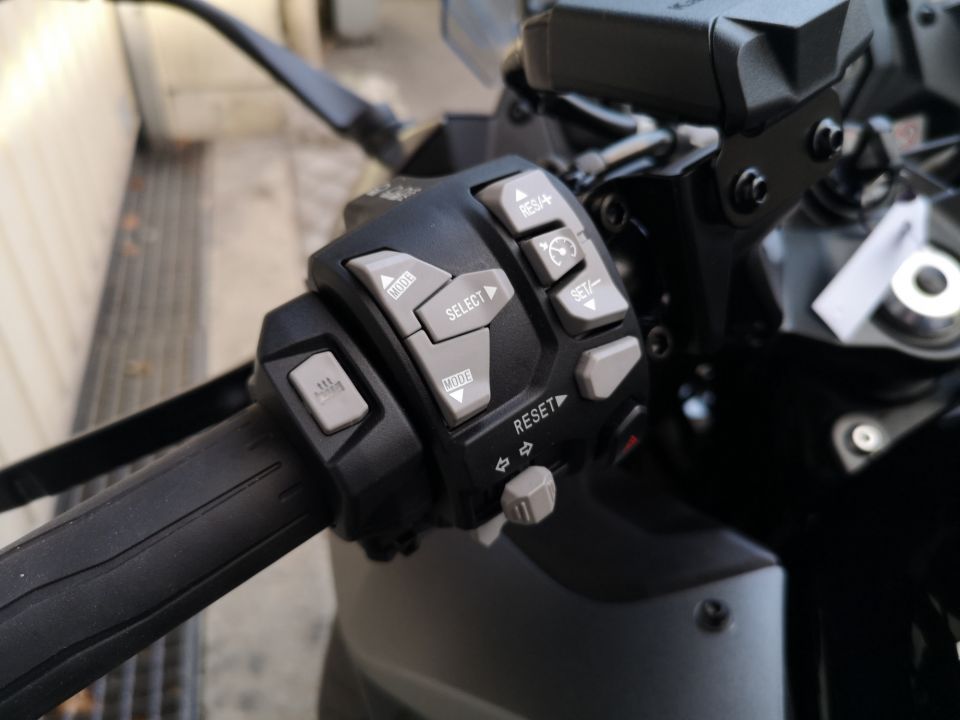 KAWASAKI NINJA 1100 SX SE 4