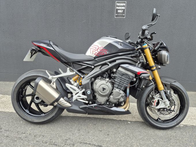 TRIUMPH SPEED TRIPLE 1200 RS 4