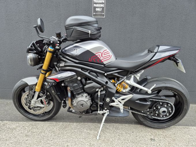 TRIUMPH SPEED TRIPLE 1200 RS 4