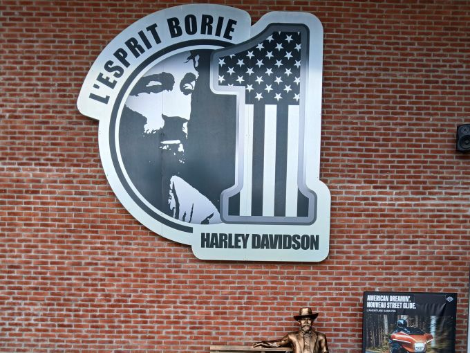HARLEY-DAVIDSON SOFTAIL BREAKOUT 1690 4