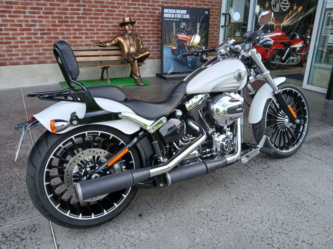 HARLEY-DAVIDSON SOFTAIL BREAKOUT 1690 4