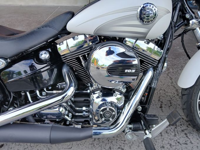 HARLEY-DAVIDSON SOFTAIL BREAKOUT 1690 4