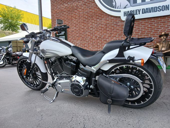 HARLEY-DAVIDSON SOFTAIL BREAKOUT 1690 4