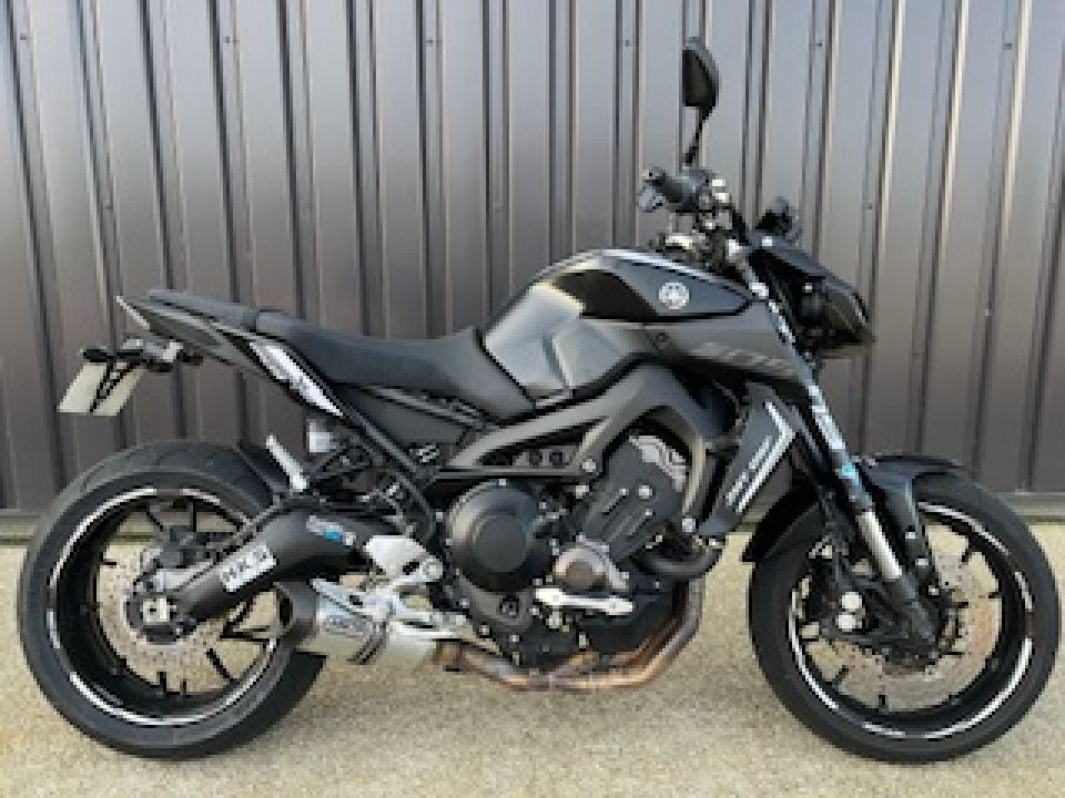 YAMAHA MT-09 4