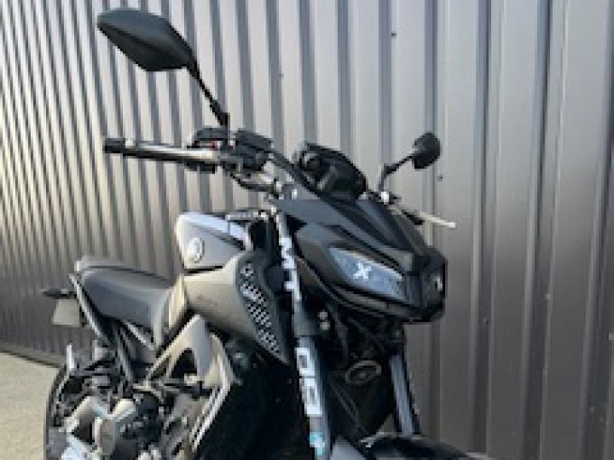 YAMAHA MT-09 4