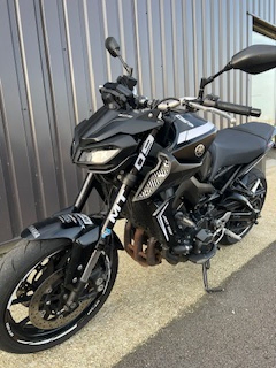YAMAHA MT-09 4