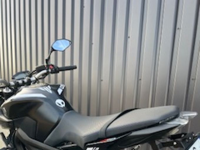 YAMAHA MT-09 4