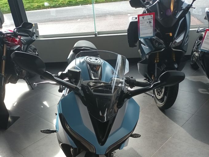 TRIUMPH 	DAYTONA 660 4