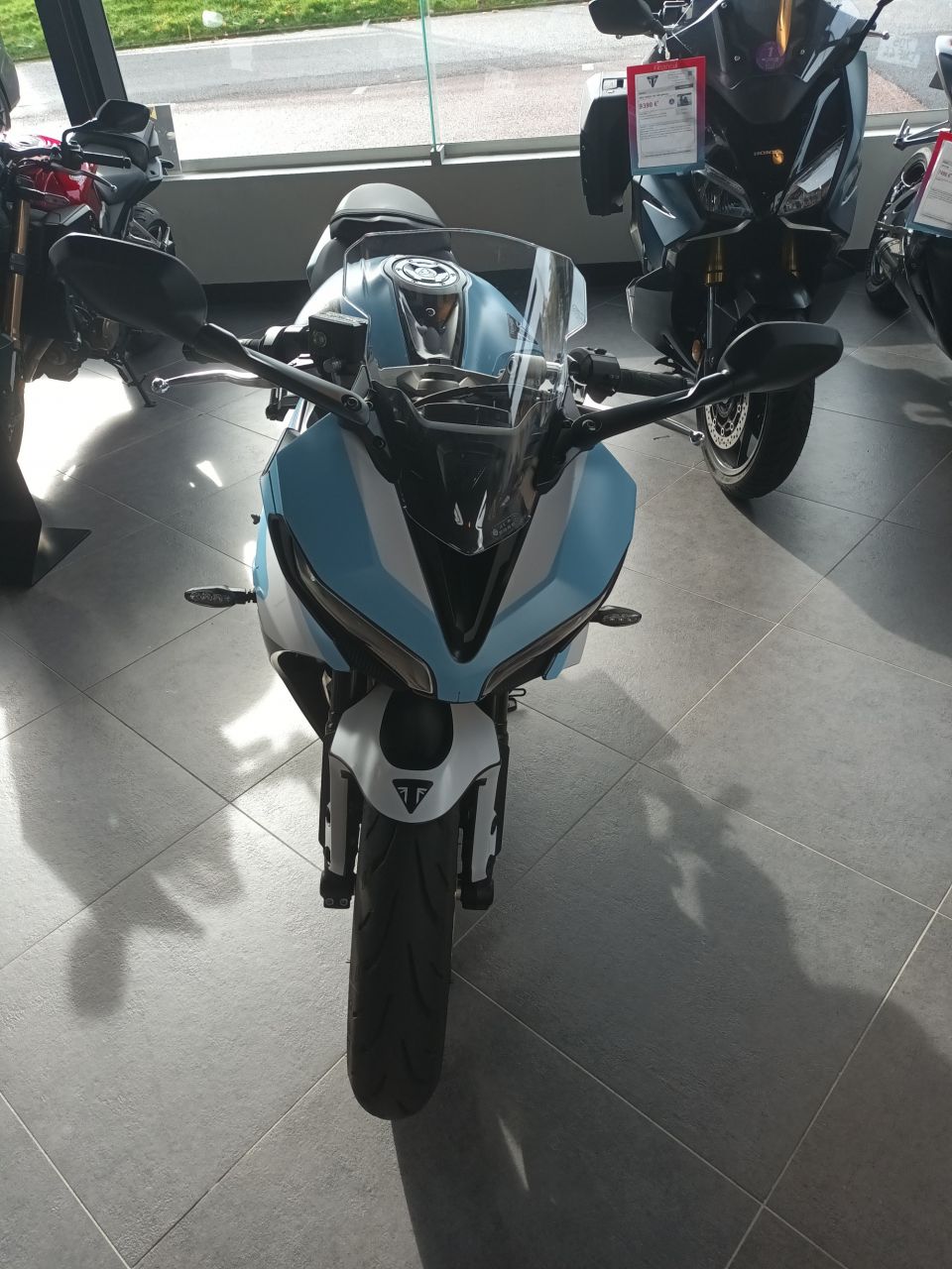 TRIUMPH 	DAYTONA 660 4