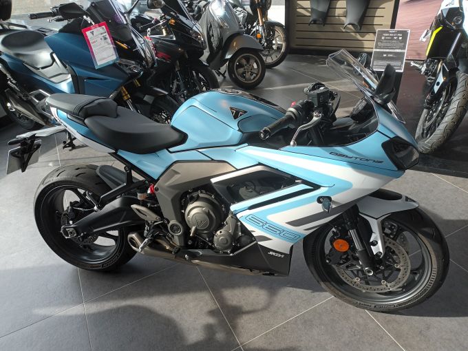 TRIUMPH 	DAYTONA 660 4