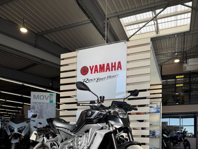 YAMAHA MT-09 Y-AMT 4