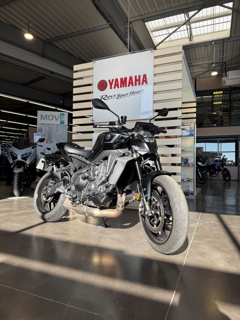 YAMAHA MT-09 Y-AMT 4