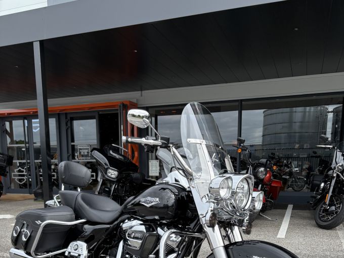 HARLEY-DAVIDSON TOURING ROAD KING 1745 4