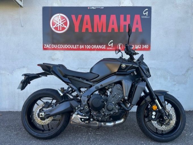 YAMAHA MT-09 4