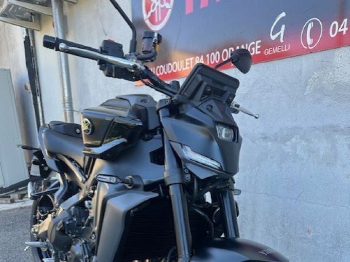 YAMAHA MT-09 4
