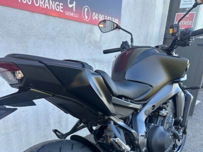 YAMAHA MT-09 4