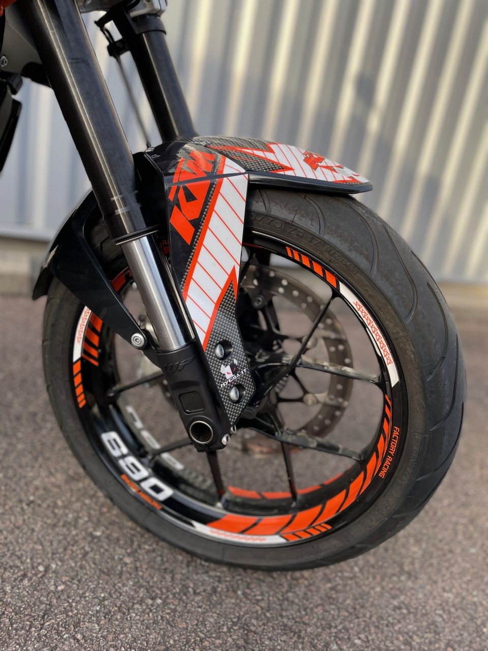 KTM 690 DUKE R 4