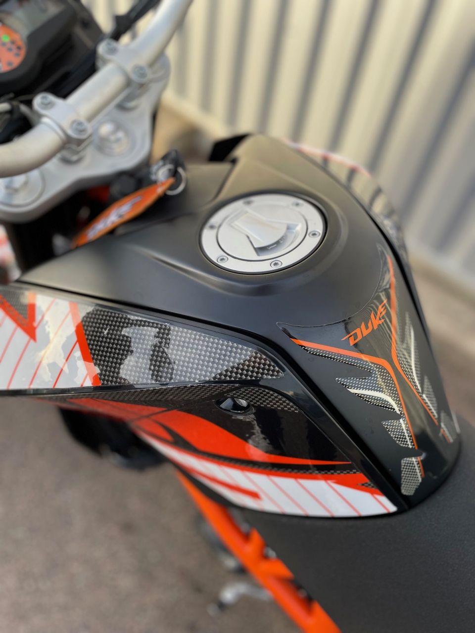 KTM 690 DUKE R 4