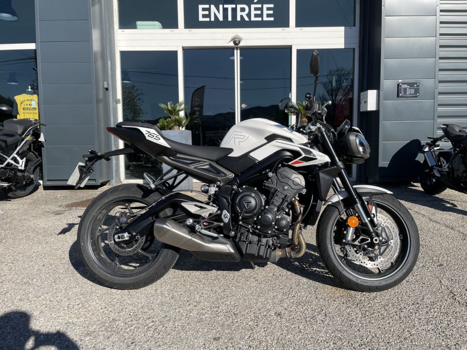 TRIUMPH STREET TRIPLE 765 R 4