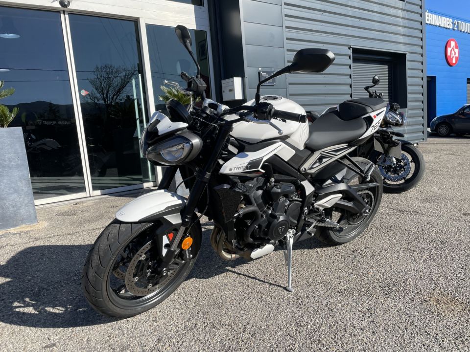 TRIUMPH STREET TRIPLE 765 R 4