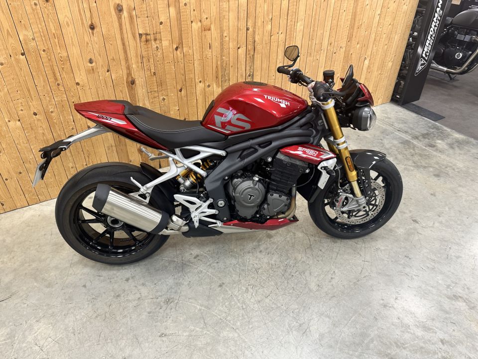 TRIUMPH SPEED TRIPLE 1200 RS 4