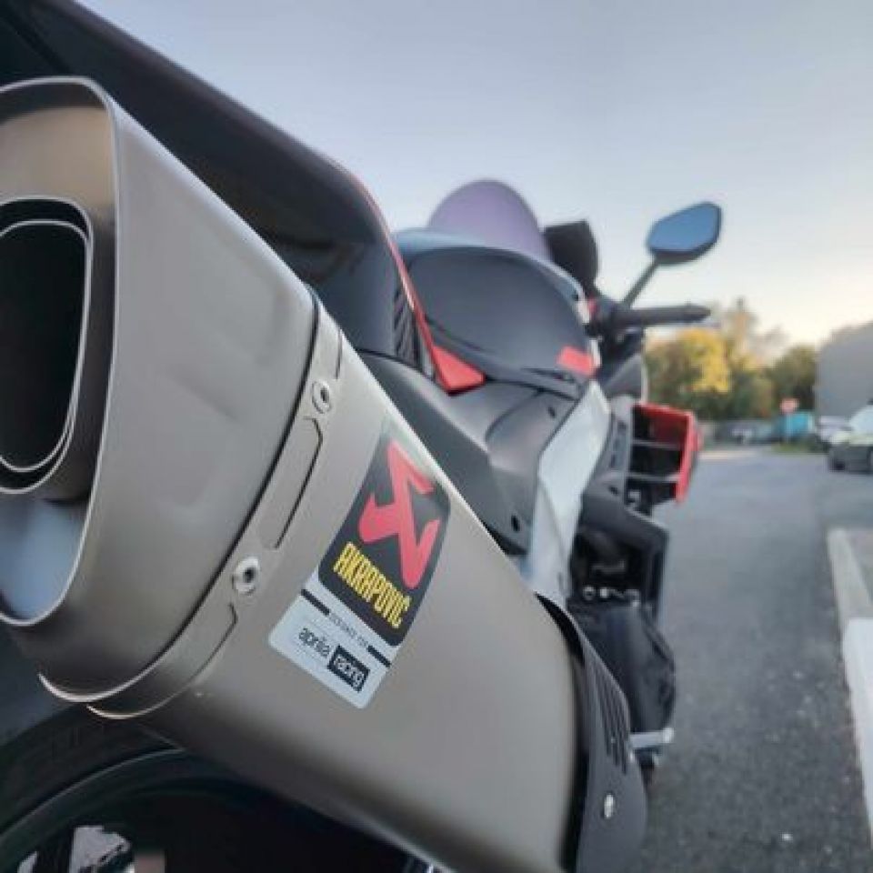 APRILIA RSV4 1100 FACTORY 4