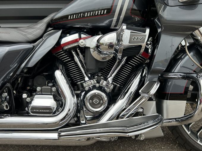 HARLEY-DAVIDSON TOURING ROAD GLIDE 1923 CVO 4