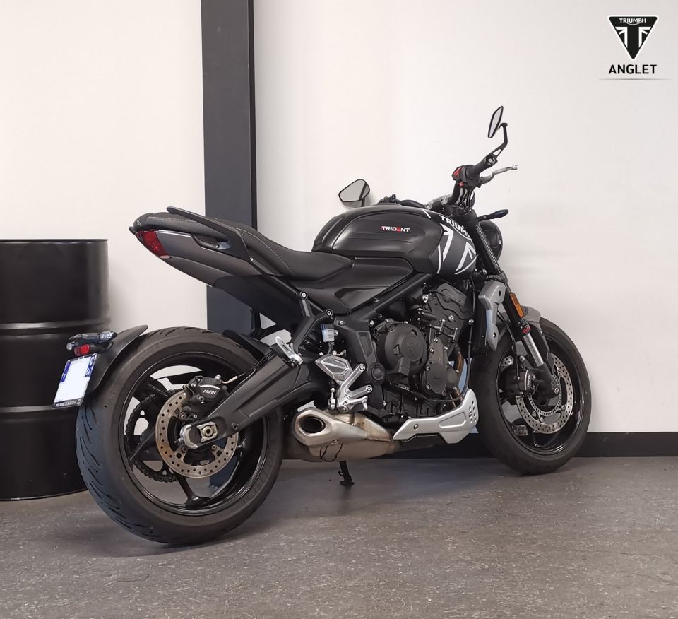 TRIUMPH TRIDENT 660 4