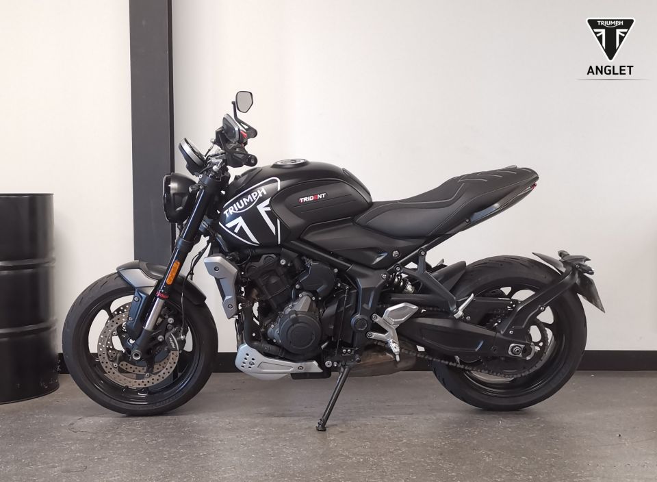 TRIUMPH TRIDENT 660 4