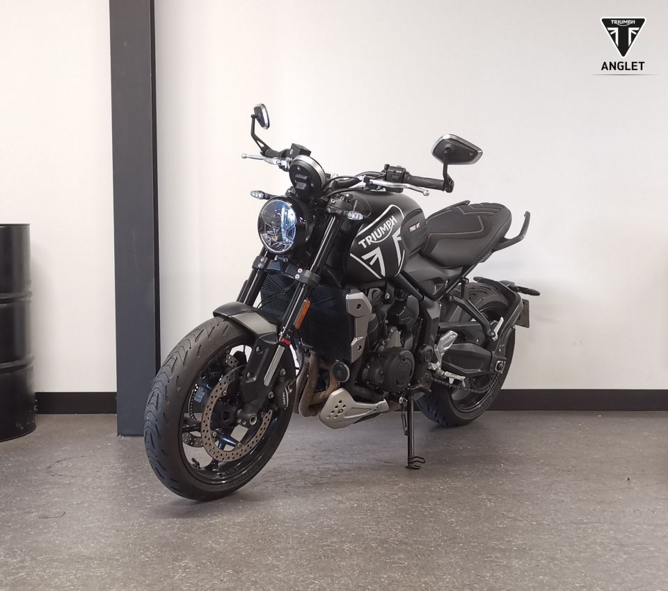 TRIUMPH TRIDENT 660 4