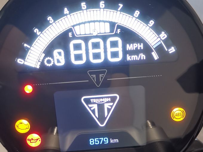 TRIUMPH TRIDENT 660 4