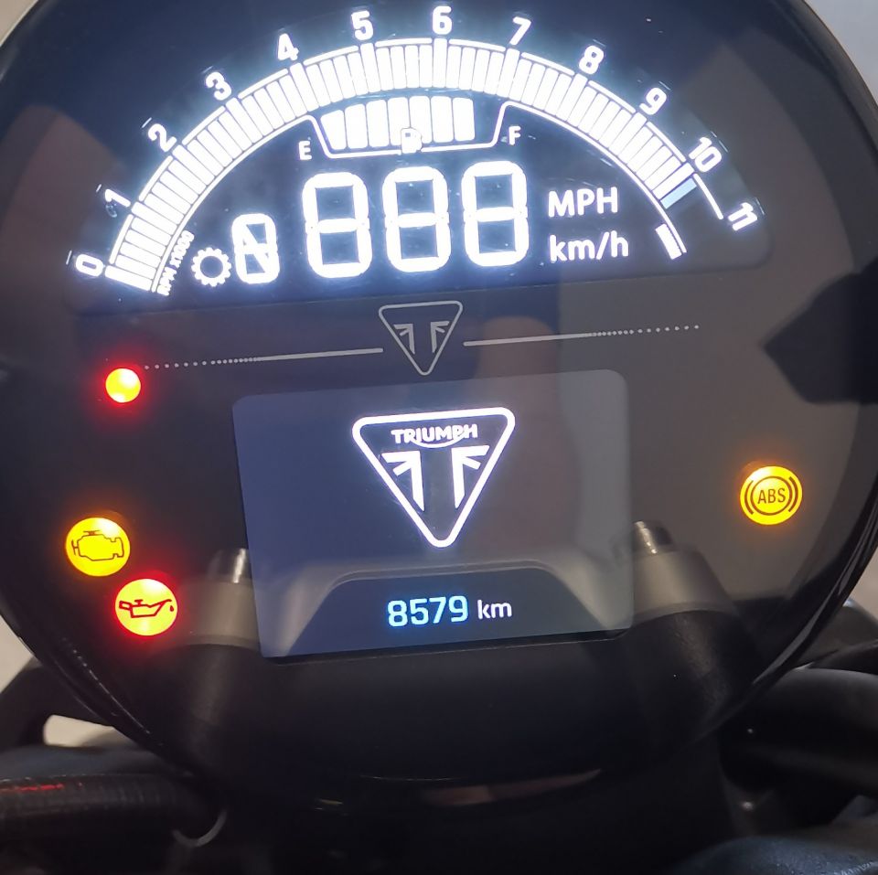 TRIUMPH TRIDENT 660 4