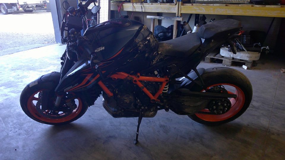 KTM 1290 SUPER DUKE R 4