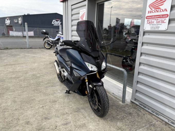 HONDA FORZA 750 4