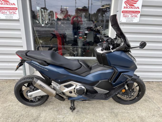 HONDA FORZA 750 4