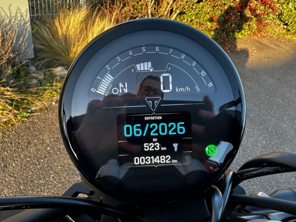 TRIUMPH TRIDENT 660 4