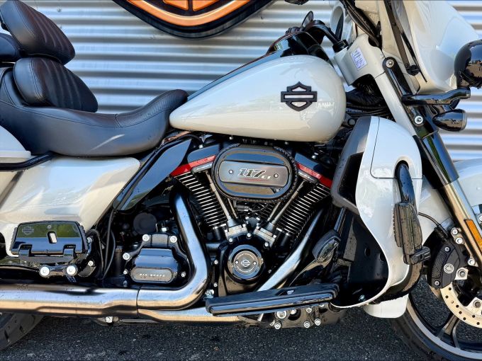 HARLEY-DAVIDSON TOURING ELECTRA GLIDE 1923 ULTRA CVO 4