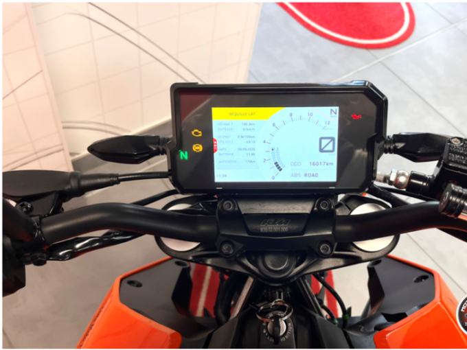 KTM 125 DUKE ABS 4