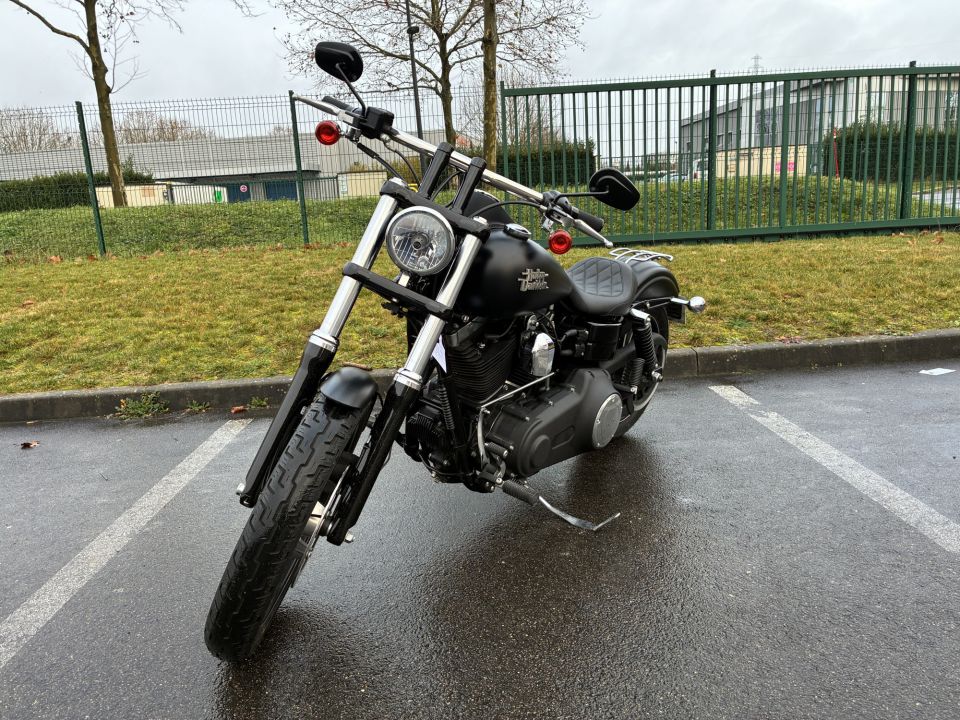 HARLEY-DAVIDSON DYNA STREET BOB 1690 4