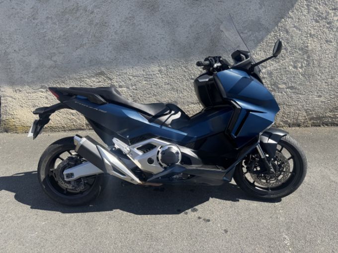 HONDA FORZA 750 4