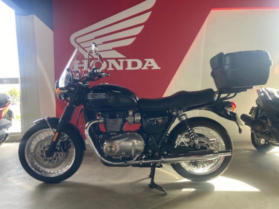 TRIUMPH BONNEVILLE T120 BLACK 1200 4