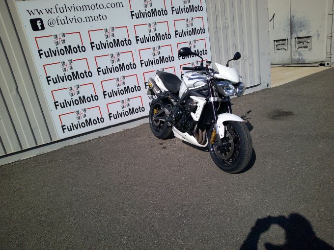 TRIUMPH STREET TRIPLE 675 R 4