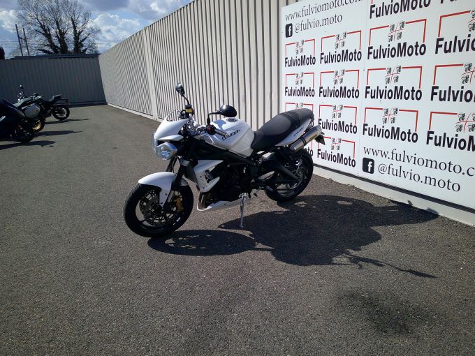 TRIUMPH STREET TRIPLE 675 R 4