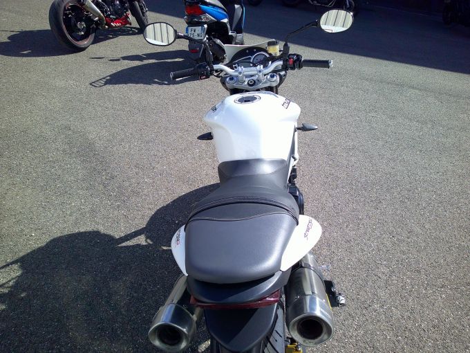 TRIUMPH STREET TRIPLE 675 R 4