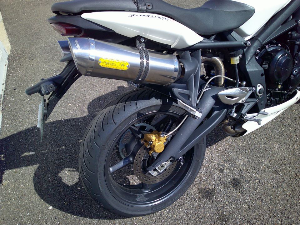 TRIUMPH STREET TRIPLE 675 R 4