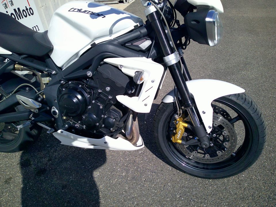 TRIUMPH STREET TRIPLE 675 R 4